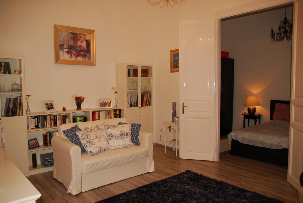 Balazs Apartment - Oktogon Budapest Ngoại thất bức ảnh
